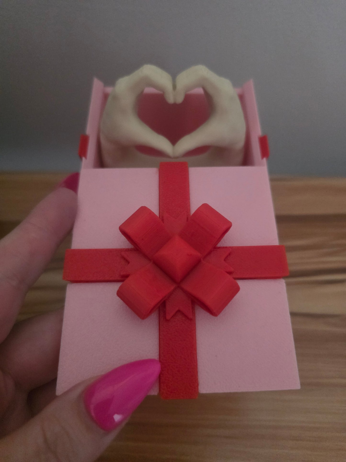Suprise hand boxes