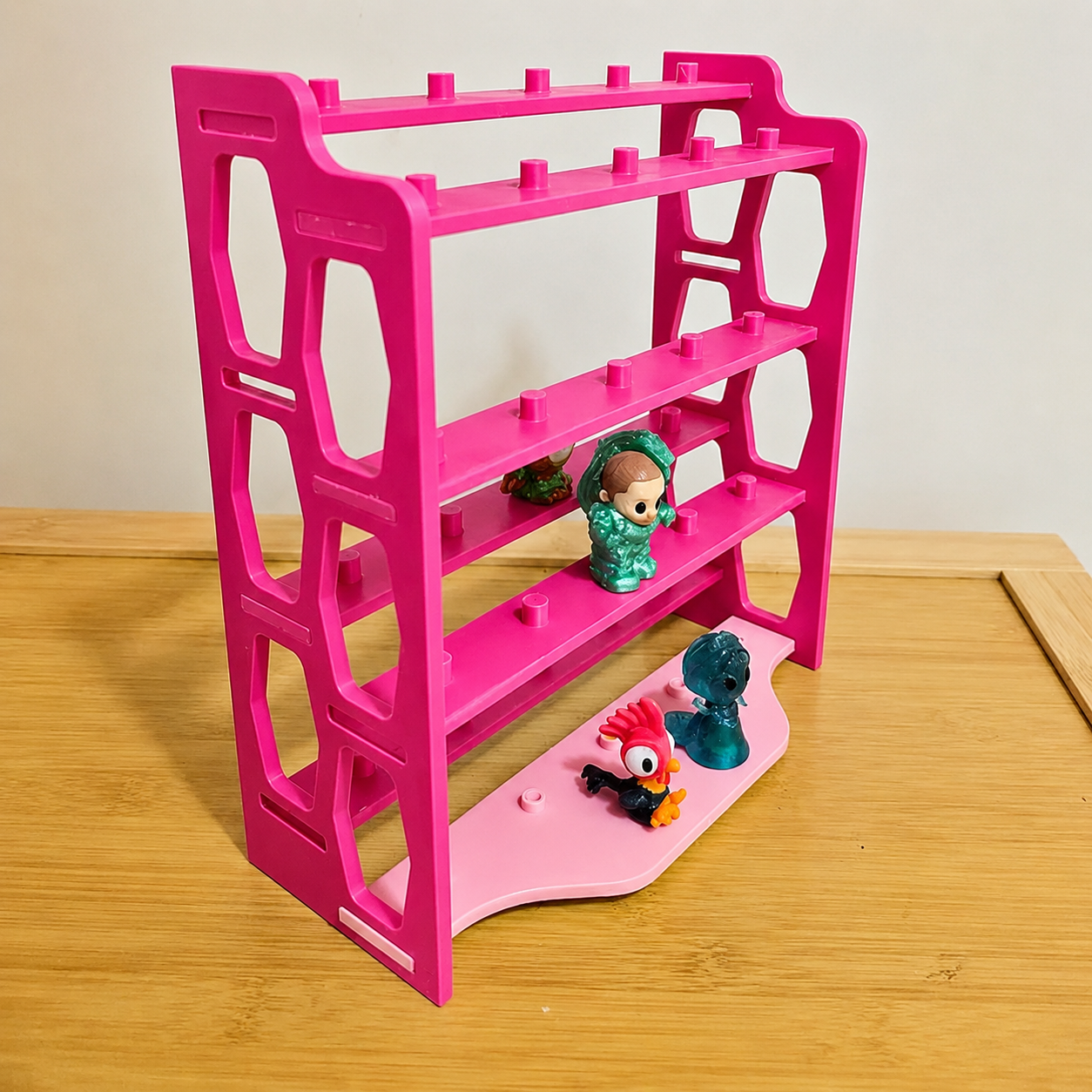 Ooshie stand