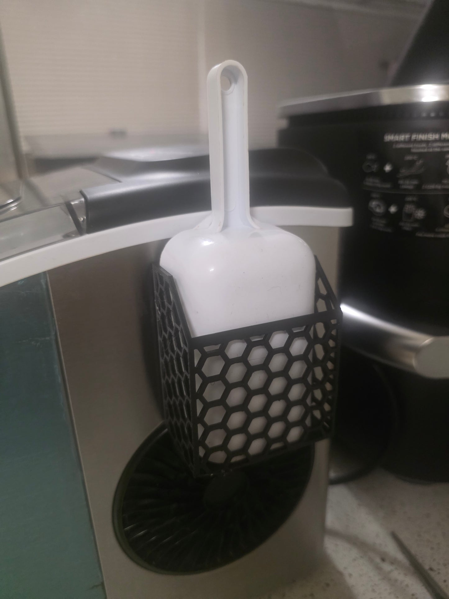 Ice maker scoop holder